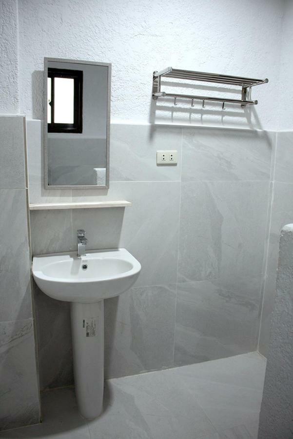 ג'נרל לונה Sentro Suites Siargao מראה חיצוני תמונה